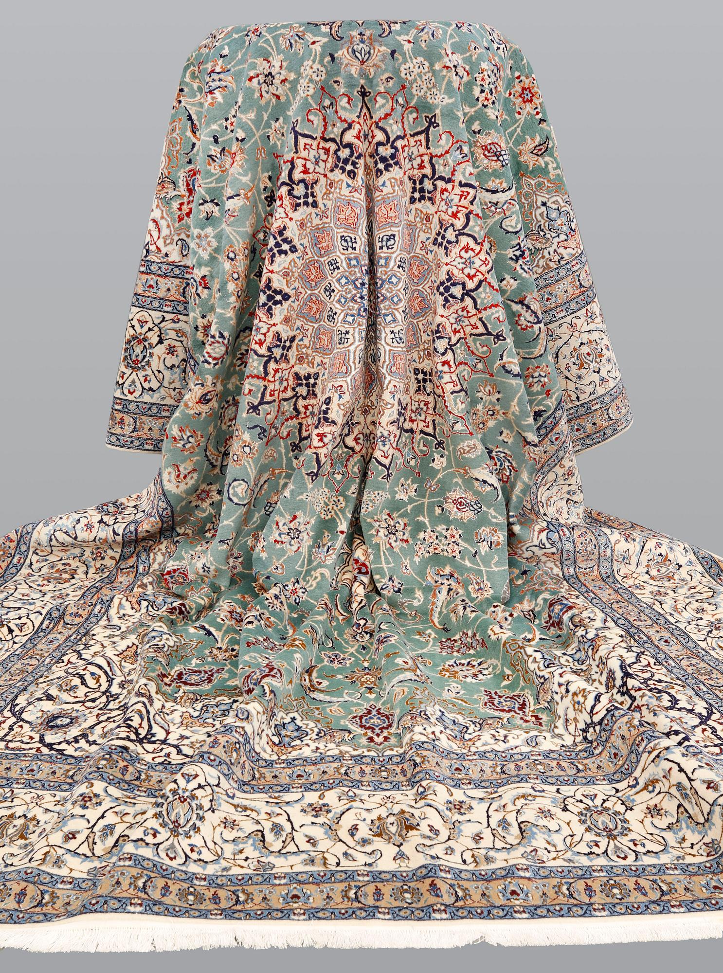 A part silk Nain carpet, so-called 6LAA, approx. 408 x 305 cm.