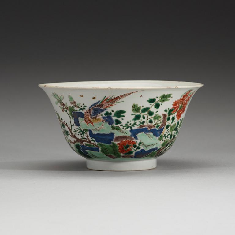 SKÅL, porslin. Qingdynastin, Kangxi (1662-1722). Med Chenghuas sex karaktärers märke.