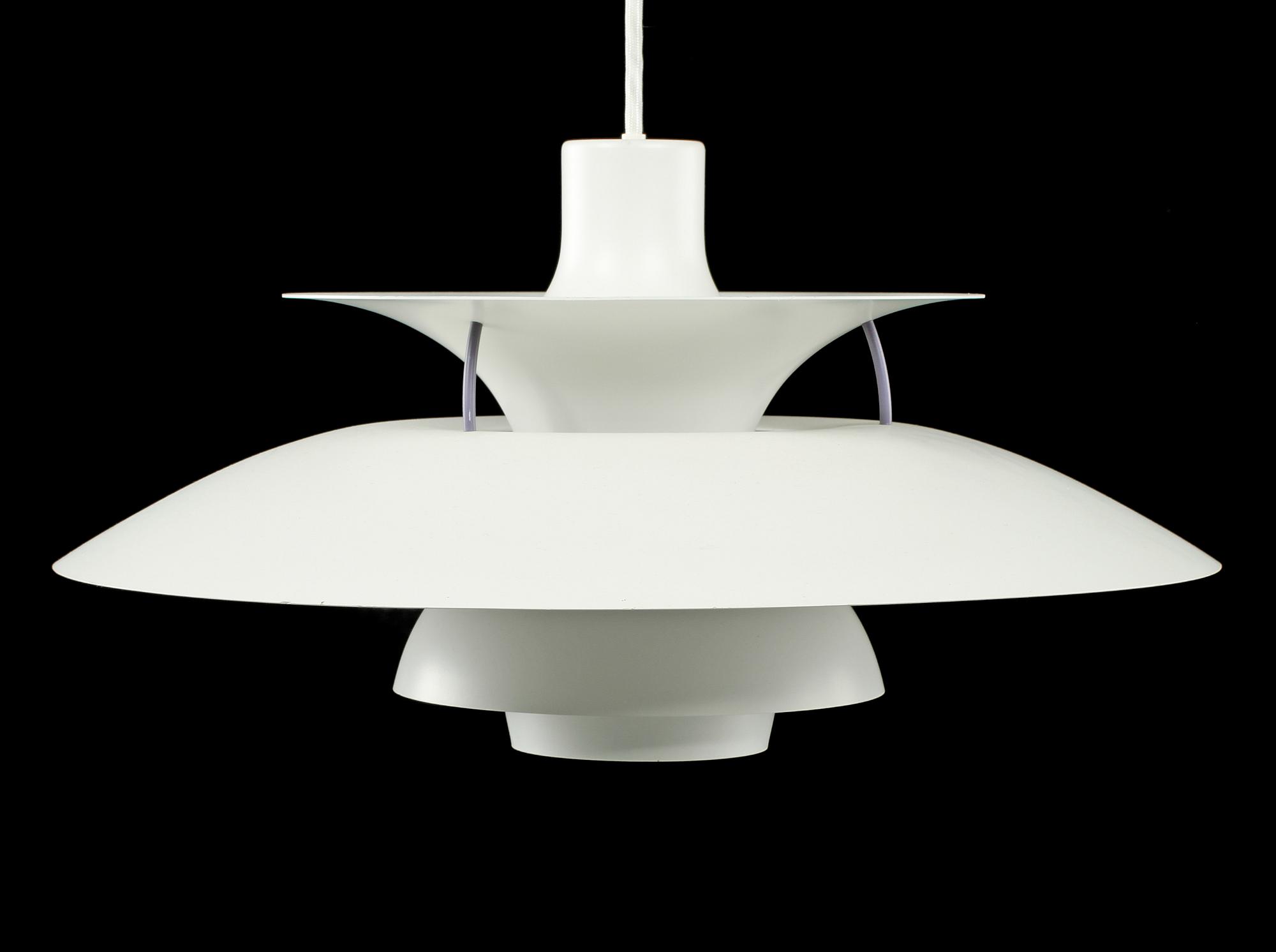 TAKLAMPA, "PH-lampa", Louis Poulsen för Poul Henningsen, 1900-talets fjärde kvartal. Höjd 30 cm.