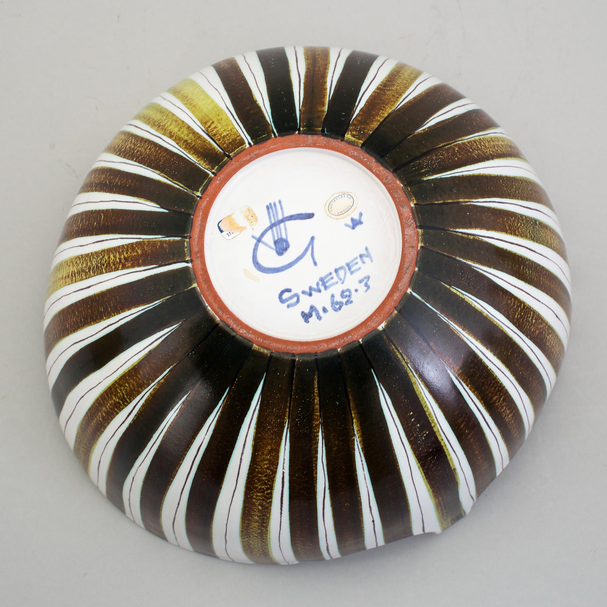 STIG LINDBERG, skål av fajans, Gustavsberg studio 1950-tal.