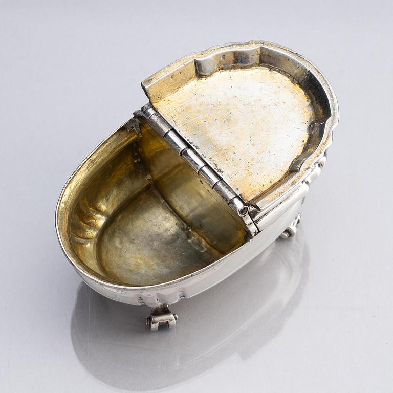 A silver cruet box with dubble lid, mark of Gottlieb Friedrich Buttermann (born 1769, active 1798-1834), Neubrandenburg.
