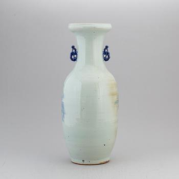 A blue and white floor vase, Qing dynasty, late 19th century.