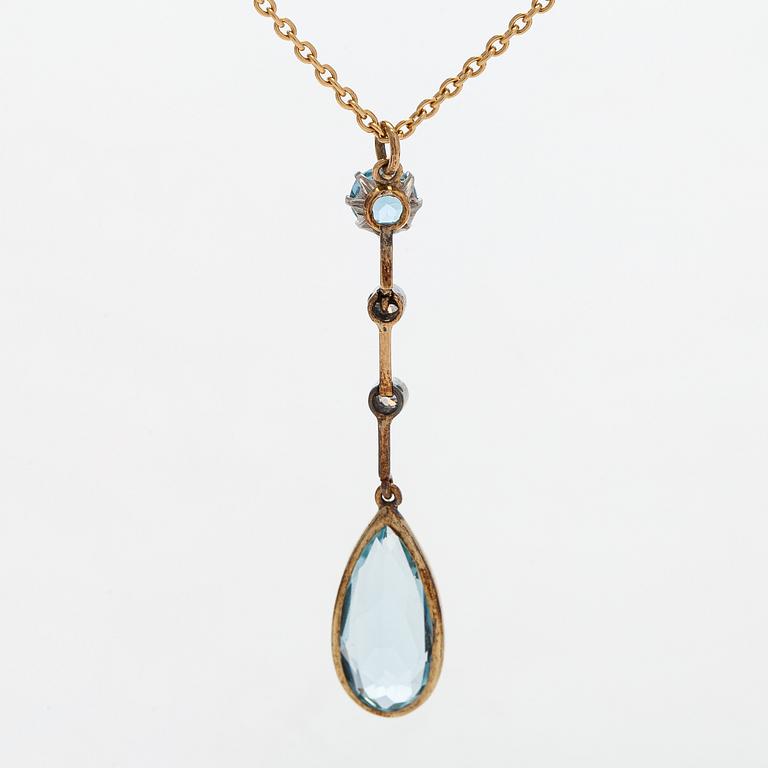 Halssmycke, droppslipad akvamarin,  gammalslipade diamanter, 14K guld.
