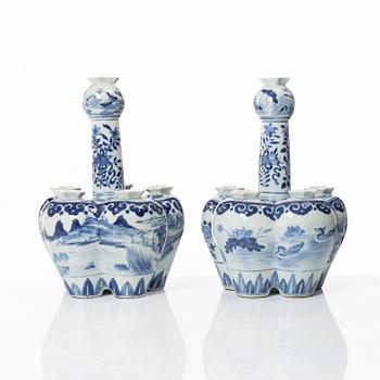 Two Chinese blue and white porcelain tulip vases, 20th century.