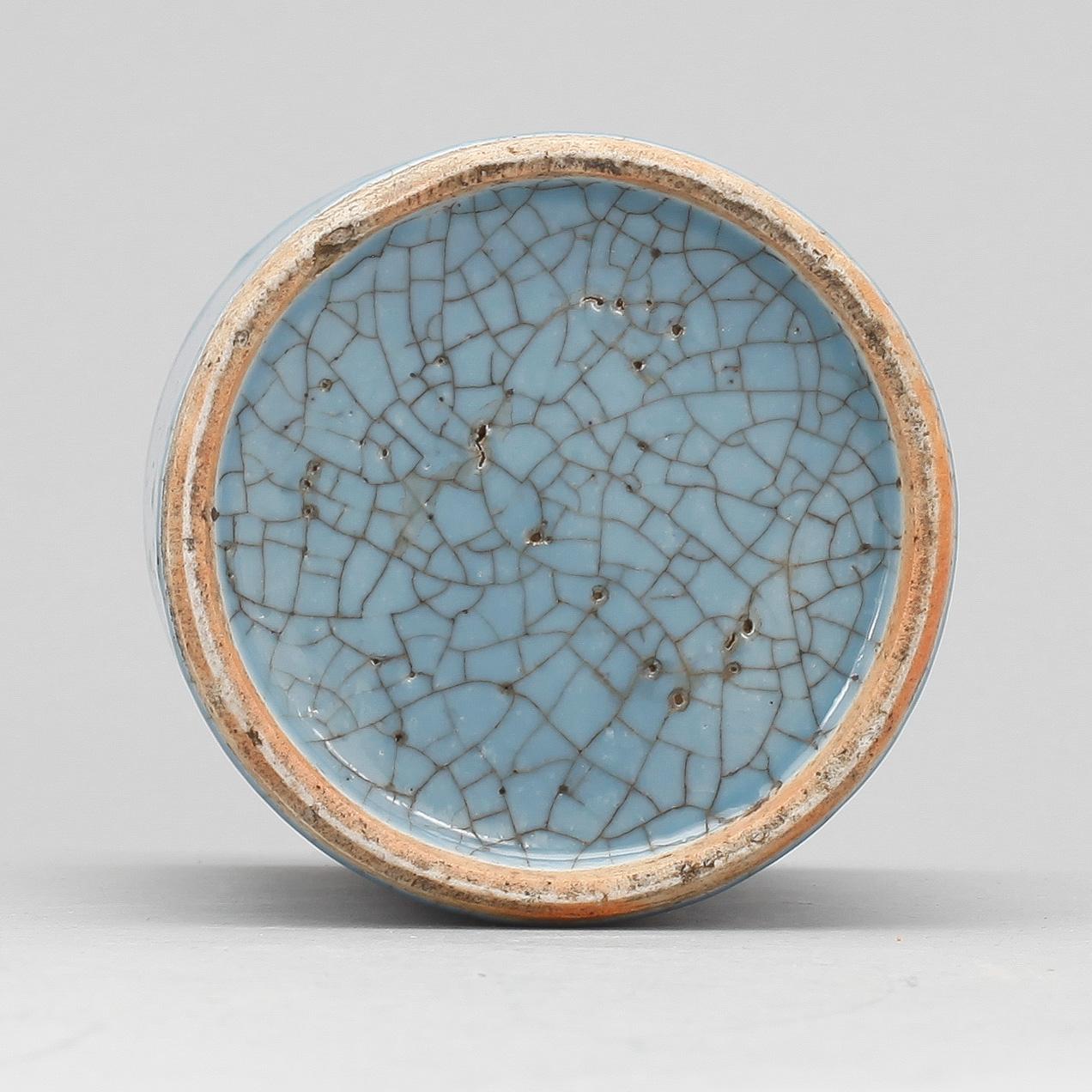 PENSELSTÄLL, porslin. Kina, 1900-talets andra hälft.