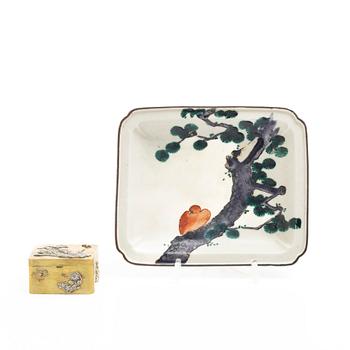 A small Japanese gilt copper box with cover and a porcelain dish, 19th century.