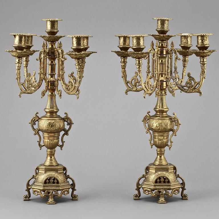 KANDELABRAR, ett par, Louis XV-stil, 1900-talets slut.