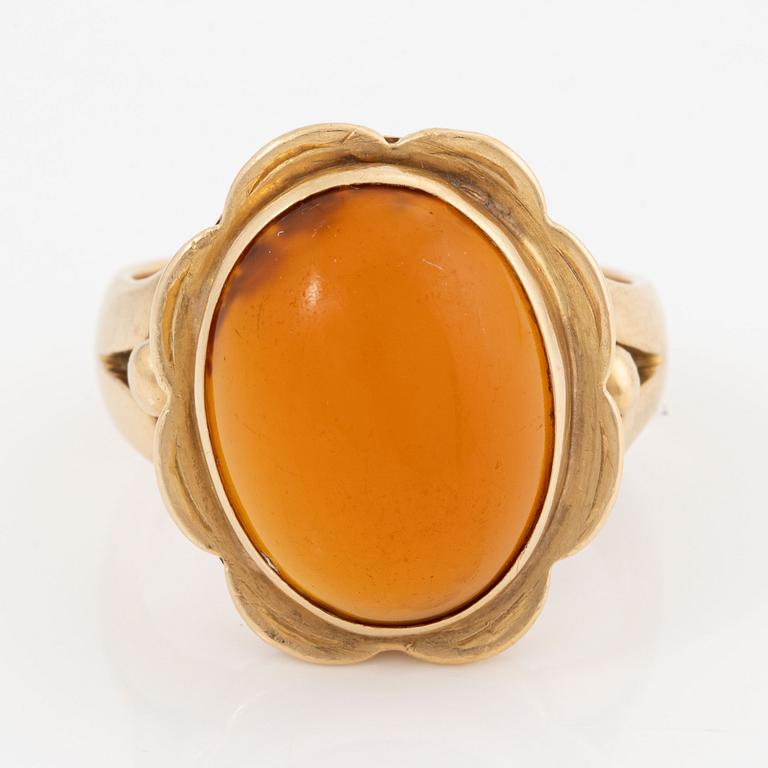 Ring, 18K gold with carnelian.