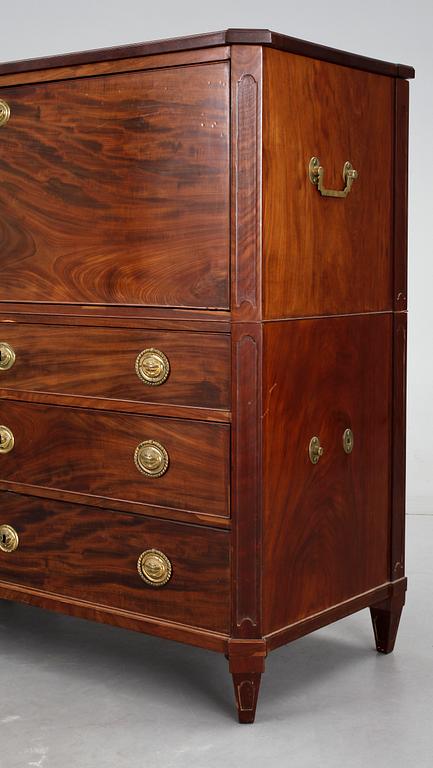 CHIFFONJÉ, sengustaviansk, enl uppgift Niclas Ekroth, 1800-talets början.