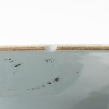 A Chinese porcelain vase, 20th century.