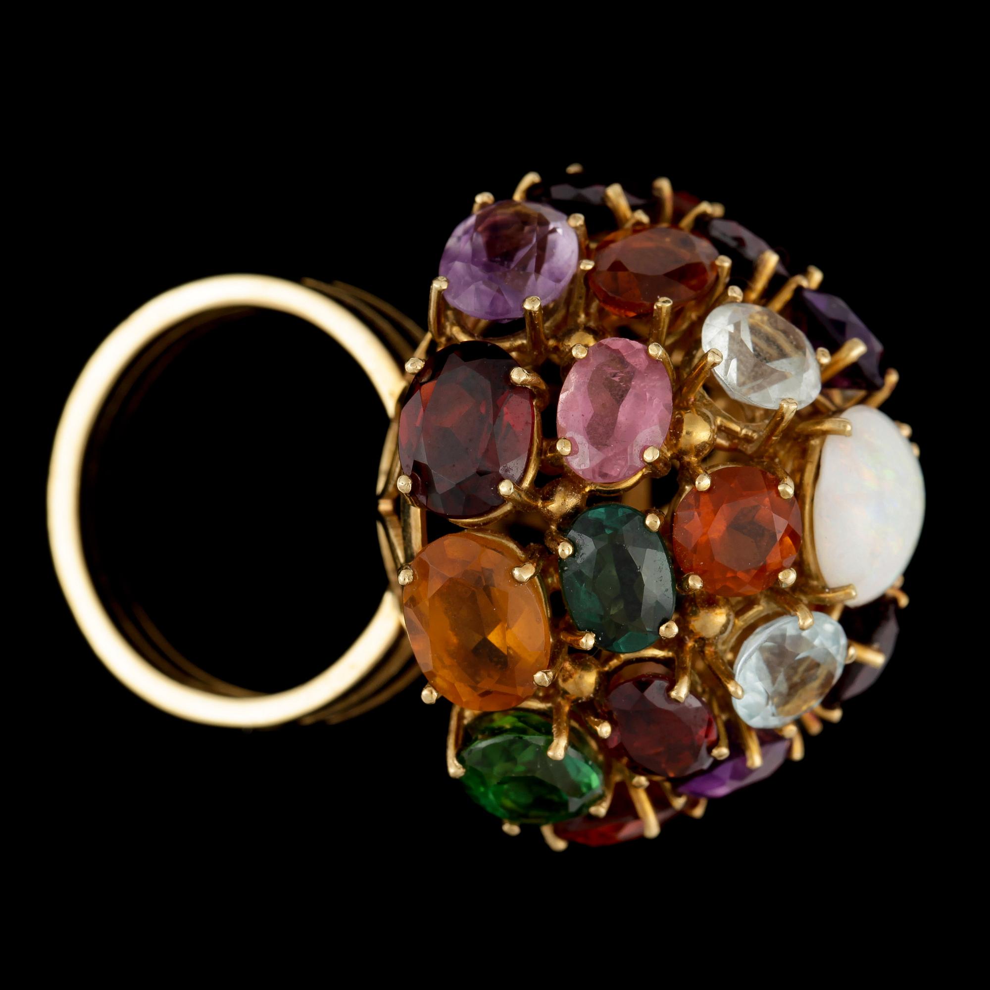 RING, 18k guld, olikfärgade ädelstenar samt opal. Total vikt ca 26 g.