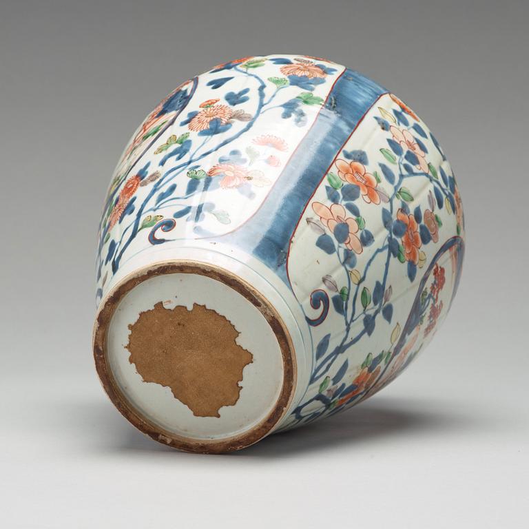 A blue and white Japanese jar, Edo period, 17th Century.