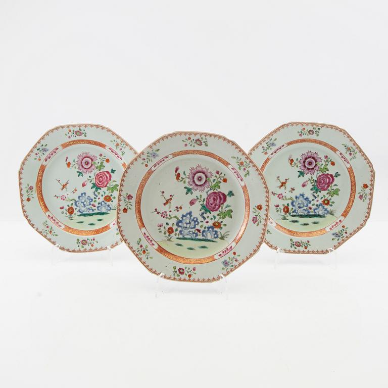A set of three famille rose plates, Qing dynasty, Qianlong (1736-95).