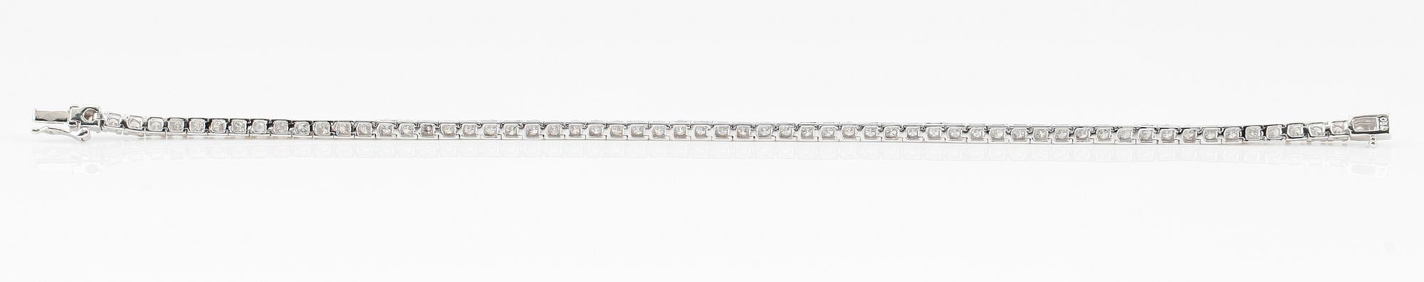 ARMBAND, 18K vitguld och diamanter tot ca 2.22 ct.