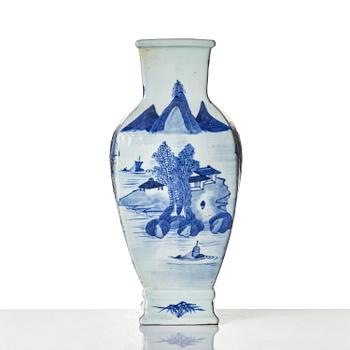 A blue and white 'landscape' vase, Qing dynasty, 19th century.
