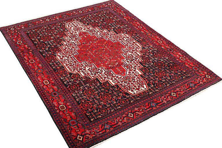 Matta, Senneh, ca 192 x 162 cm.