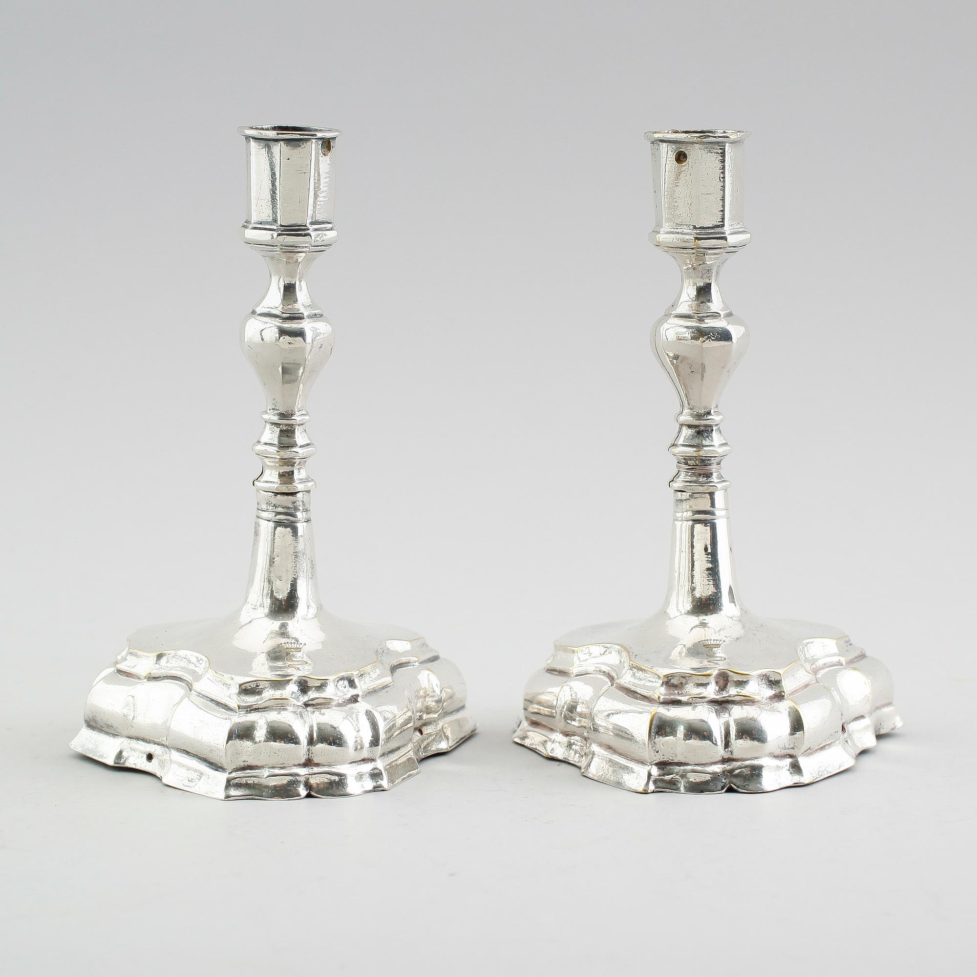 LJUSSTAKAR, 1 par, argent haché, barock, 1700-tal.