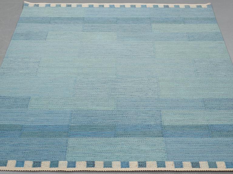 Marianne Richter, Matto, "Muren ljusblå", flat weave, ca 177 x 137,5-139 cm, signed AB MMF MR.