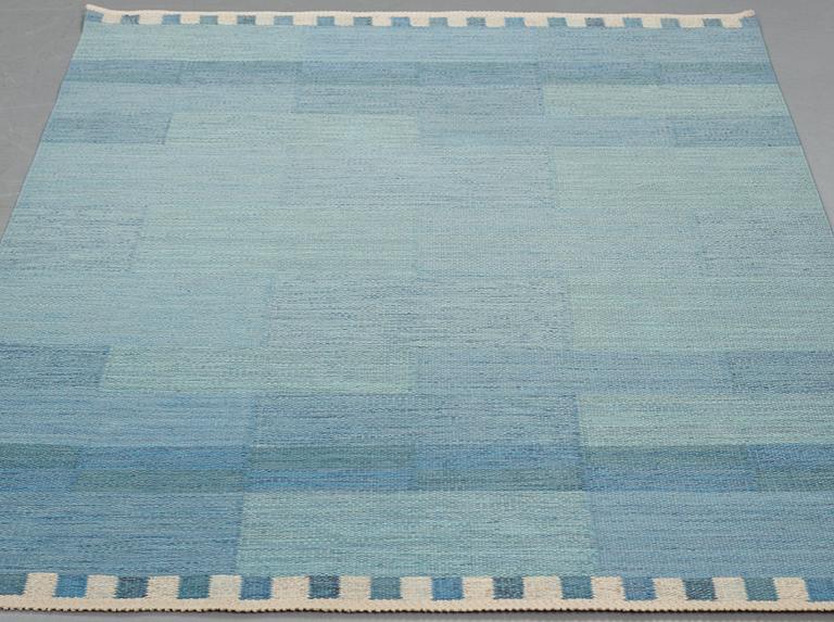 Marianne Richter, A carpet, "Muren ljusblå", flat weave, ca 177 x 137,5-139 cm, signed AB MMF MR.