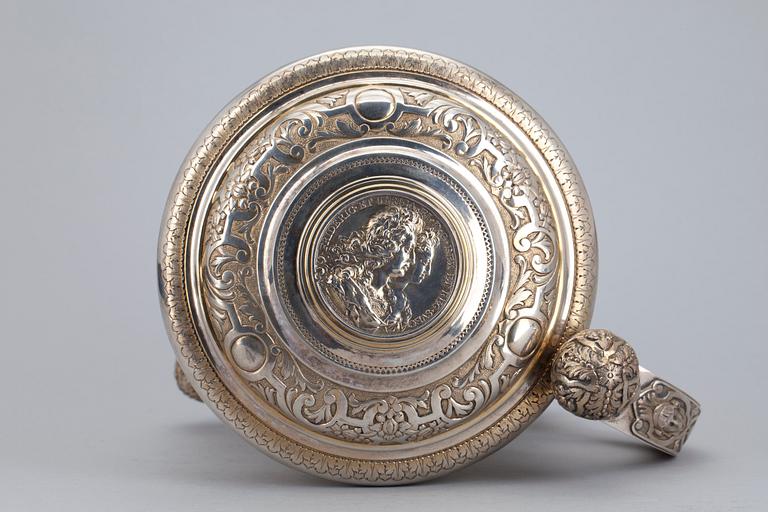 DRYCKESKANNA, silver, barockstil, Möllenborg, Stockholm 1904. Vikt ca 1600 gram.