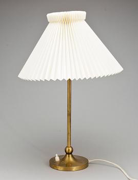 BORDSLAMPA, mässing, modell 2569, Josef Frank, Firma Svenskt Tenn, 1900-tal.