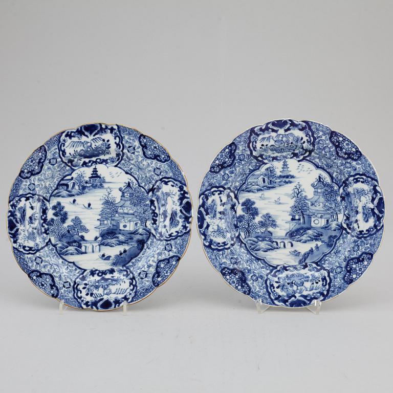 A pair of blue and white plates, Qing dynasty, Qianlong (1736-95).