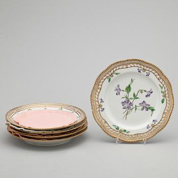 TALLRIKAR, 5 st, porslin, "Flora Danica", Royal Copenhagen.