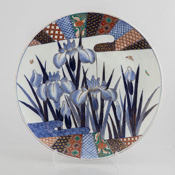 Two Japanese porcelain plates, early 20th centur.