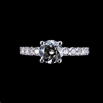 92. A RING, brilliant cut diamonds 1.05 ct. I/vs2 + 0.55 ct.  EGL certificate.