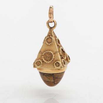 An 18K gold pendant with a jasper stone, Unoarrre, Italy.