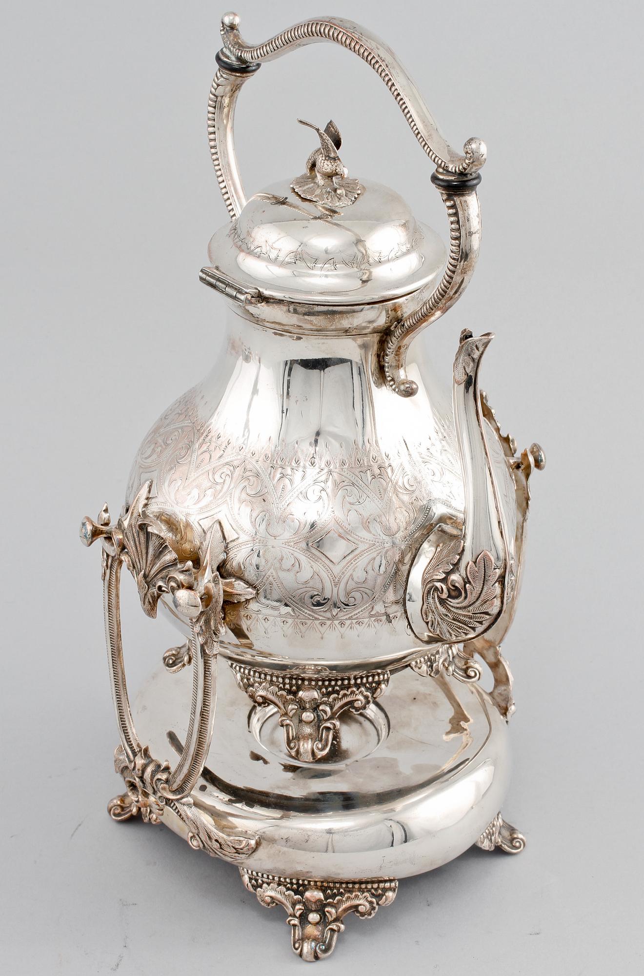 SAMOVAR PÅ RECHAUD, nysilver, omkring 1900.