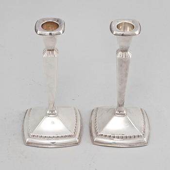 LJUSSTAKAR, ett par, silver, omkring 1900-talets mitt.