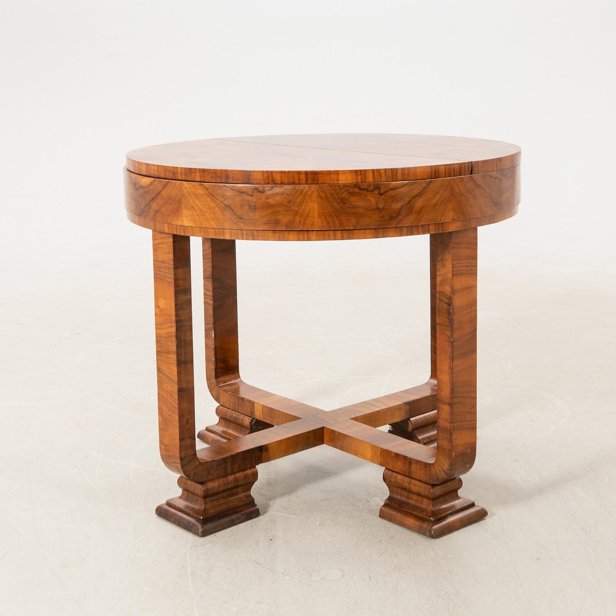 Table Art Deco first half of the 20th century.