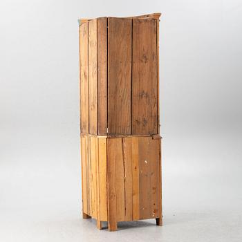 Corner cabinet, 18th/19th century.