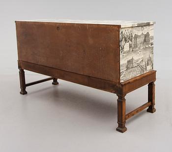 SIDEBOARD. 1900-talets första hälft.