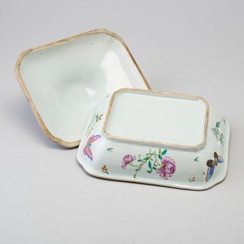 An early 19th century Chinese porcelain terrine.