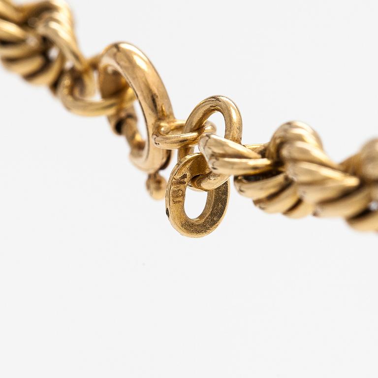 An 18K gold neacklace.