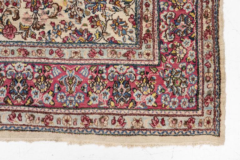 Carpet, Kirman, approx. 290 x 210 cm.