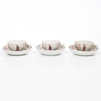 Parti, porslin samt fat i emalj på koppar, nio delar. Qingdynastin, 1700-tal.