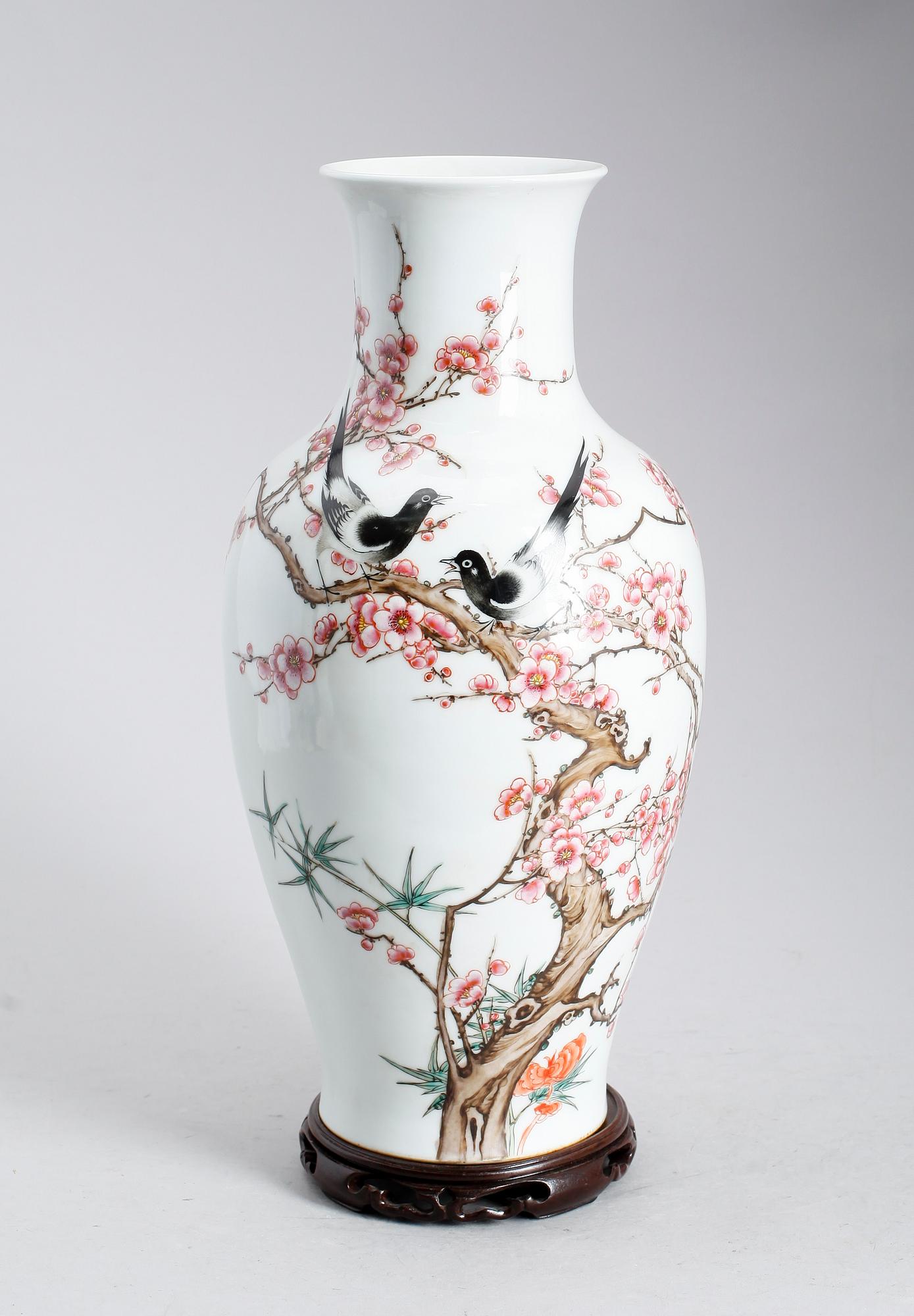 VAS, porslin, Kina, 1900-talets senare del.