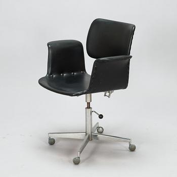 Desk chair, model 2114 Asko. In production 1962-1975.