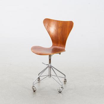 ARNE JACOBSEN, kontorsstol, "Sjuan", Fritz Hansen, Danmark, 1960-tal.