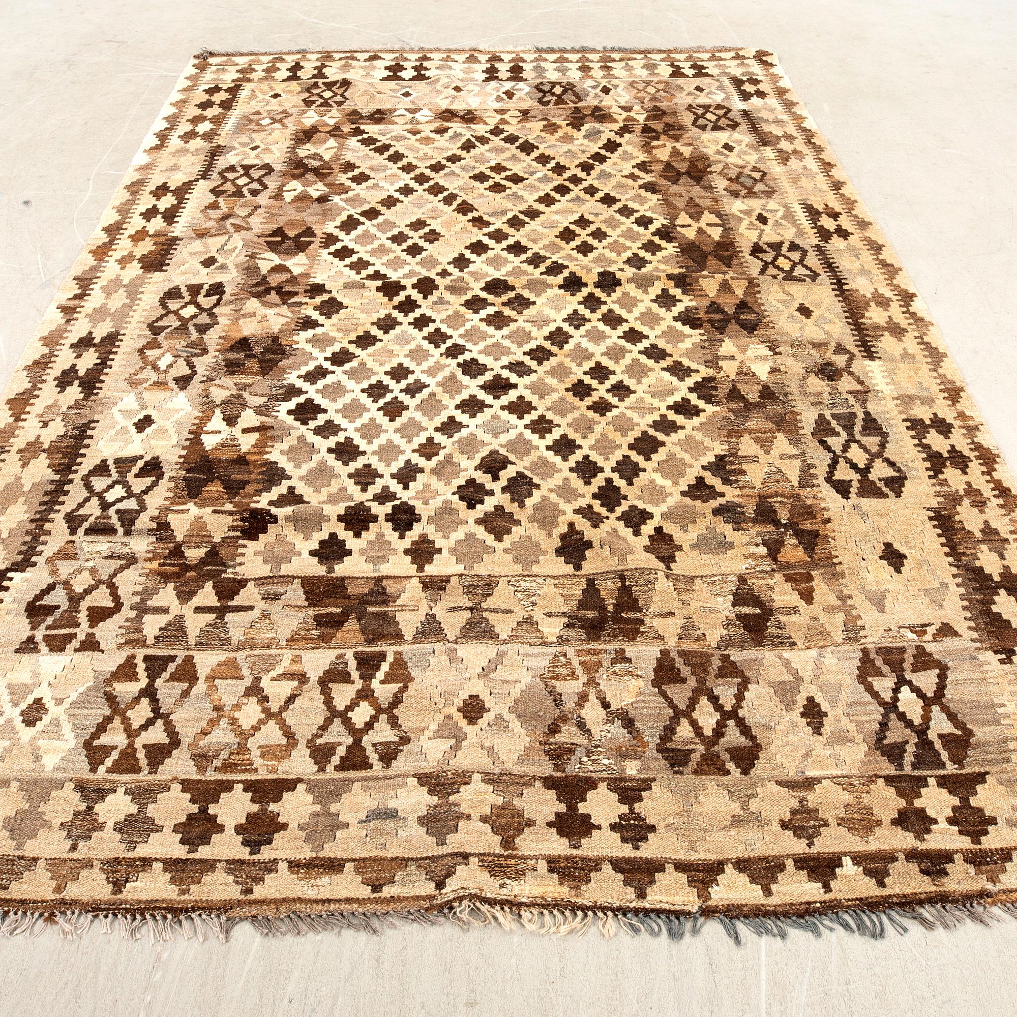 Rug Kelim approximately 287x201 cm.