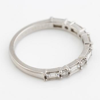 Ring platina med baguette- och runda briljantslipade diamanter, Emma Engelbert.