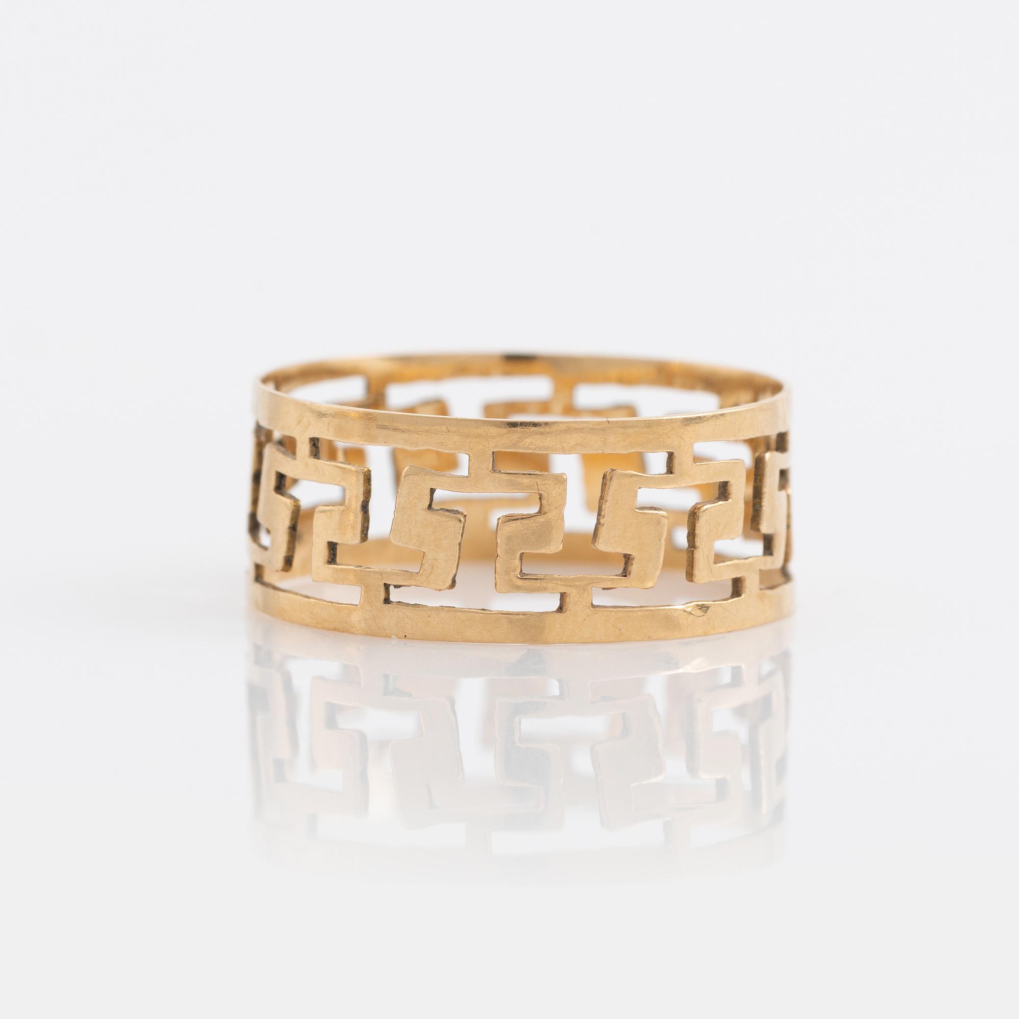 Armband samt ring, guld, dekor av meanderbård.