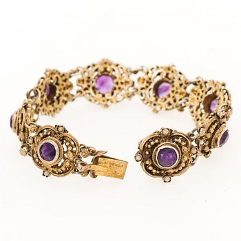 A BRACELET, goldplated silver, amethysts, pearls. Import marks, Kulta-Kontu, Helsinki Finland 1952.