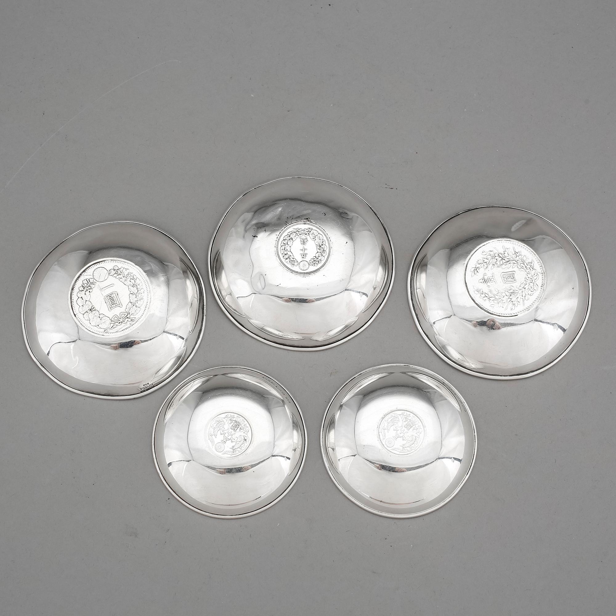 SKÅLAR/FAT, 5 st, silver, Japan. Vikt 228 g.