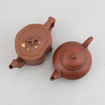 Two Chinese Yixing ware teapots, 20th century.