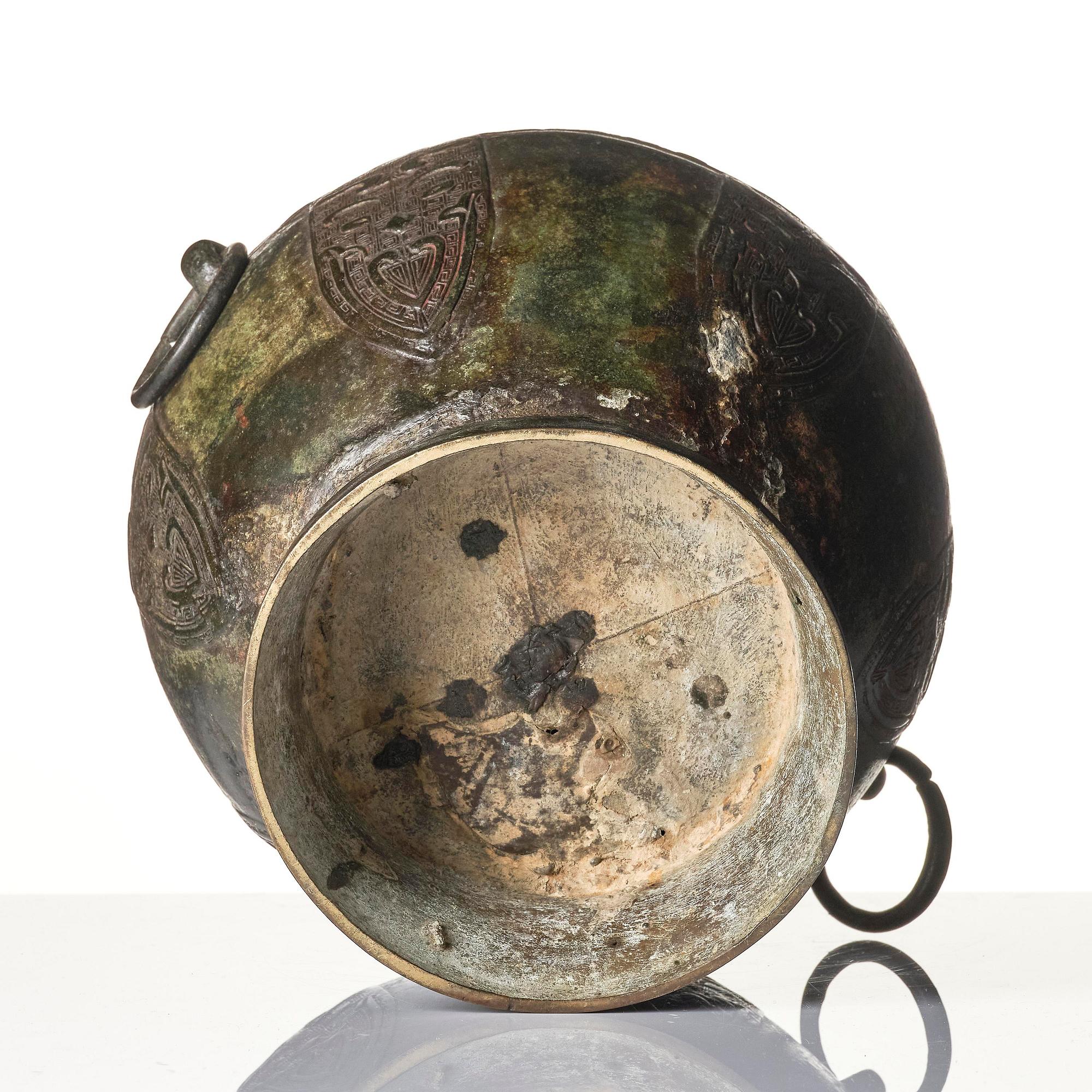 A large archaistic bronze wine vessel, Hu, Ming dynasty (1368-1644).