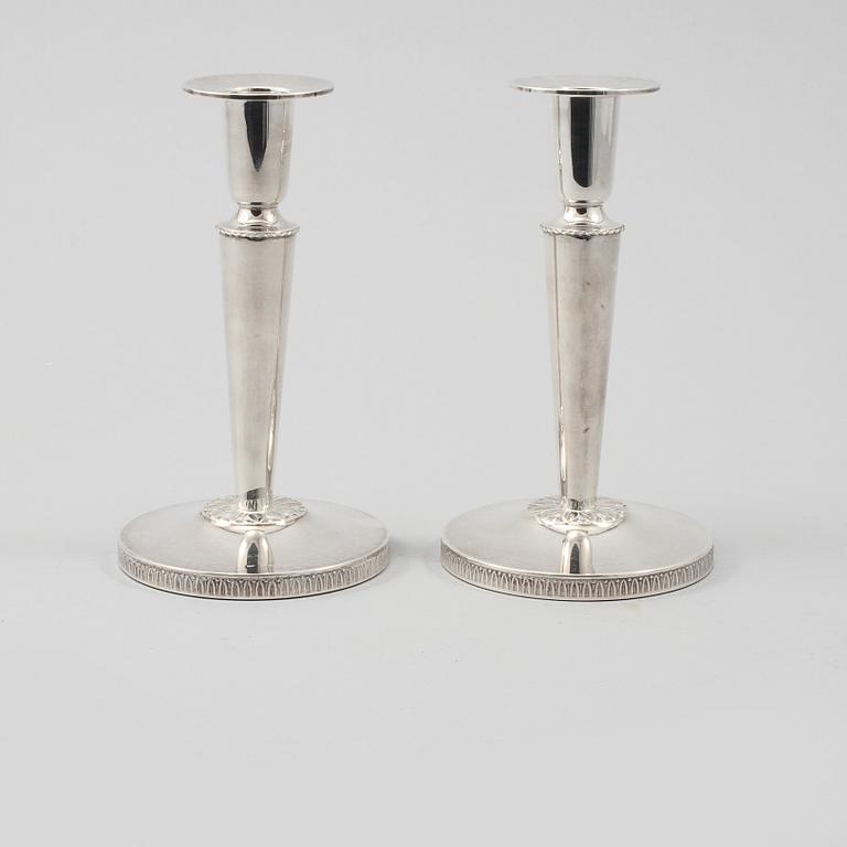LJUSSTAKAR, ett par, silver, Sverige, stämplade 1972 respektive 1974.